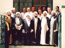 مع مجموعة من العلماء والسياسيين اللبنانيين أمام مسجد الشهيد الثاني - 2001 م