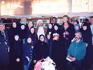 مع وفد مؤسسة السلام الأمريكية عند زيارتهم لمركز الأبحاث العقائدية - 2005 م