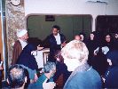 مع وفد مؤسسة السلام الأمريكية عند زيارتهم لمركز الأبحاث العقائدية - 2005 م