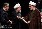 الرئيس الإيراني د. حسن روحاني يقدم لوحاً تقديراً للشيخ محمد الحسون - 9 جمادى الاولى 1438 هـ